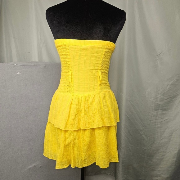 2b bebe Womens Yellow Smocked Eyelet Tiered Ruffle Strapless Tube Mini Dress XS - Picture 4 of 10